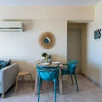 Daire Sunny 2-br & Balcony In Mackenzie *