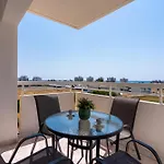 Daire Sunny 2-br & Balcony In Mackenzie