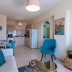 Sunny 2-br & Balcony In Mackenzie Appartamento Larnaca
