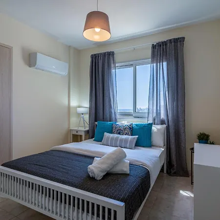 Sunny 2-br & Balcony In Mackenzie * Larnaca